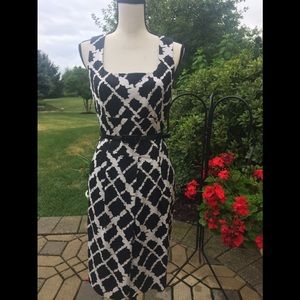 WHBM black & white dress size 6🌹🌹🌹🌹